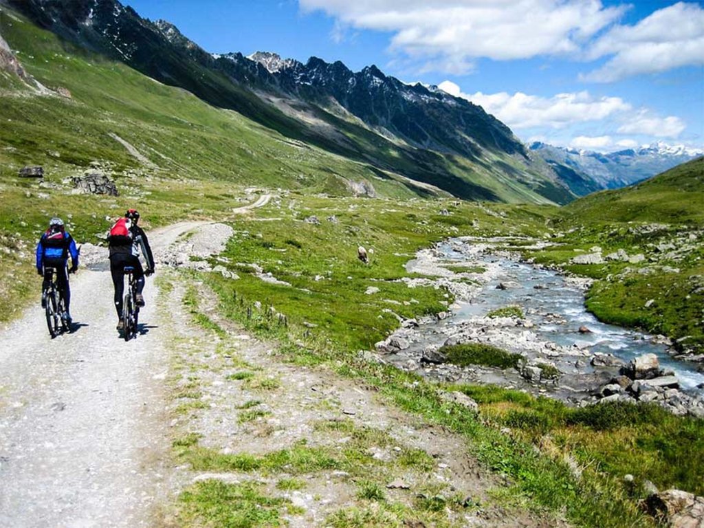 Valle d'Aosta E-Bike Tour Lago Miserin